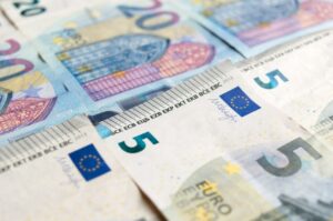 Zwolnienie lekarskie z Polski do CPAM: Jak dopilnować procedur, by nie stracić zasiłku
