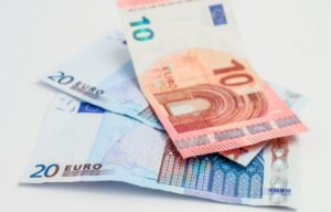 Zwolnienie lekarskie we Francji – Ile stracisz na dniach roboczych?