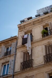 Retenue de garantie 5 % Francja – Jak odzyskać kaucję budowlaną i odblokować zamrożony hajs?