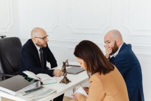 Praca w dni świąteczne we Francji: Ile pieniędzy należy Ci się za święta i niedziele?