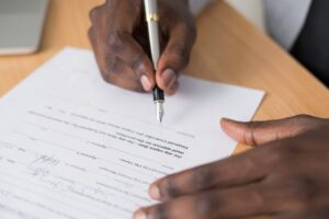 Kontrola URSSAF budowa Francja: Kary za brak DPAE i BTP (2026)